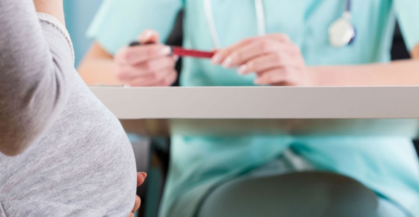 Žena usred poroda tražila test na djevičanstvo i tvrdila da je nevina